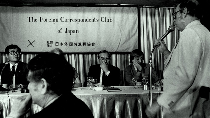 写真：加藤紘一(外務大臣)、ハル A.ドレイク